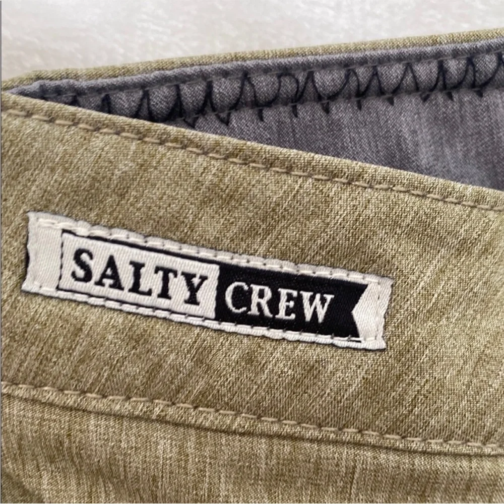 SALTY CREW Men’s Khaki Cargo Shorts with Black Trim. Size M